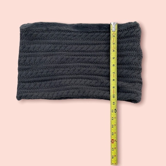 Charlotte Russe Gray Chunky Knit Circle Scarf / Cowl - Picture 6 of 9